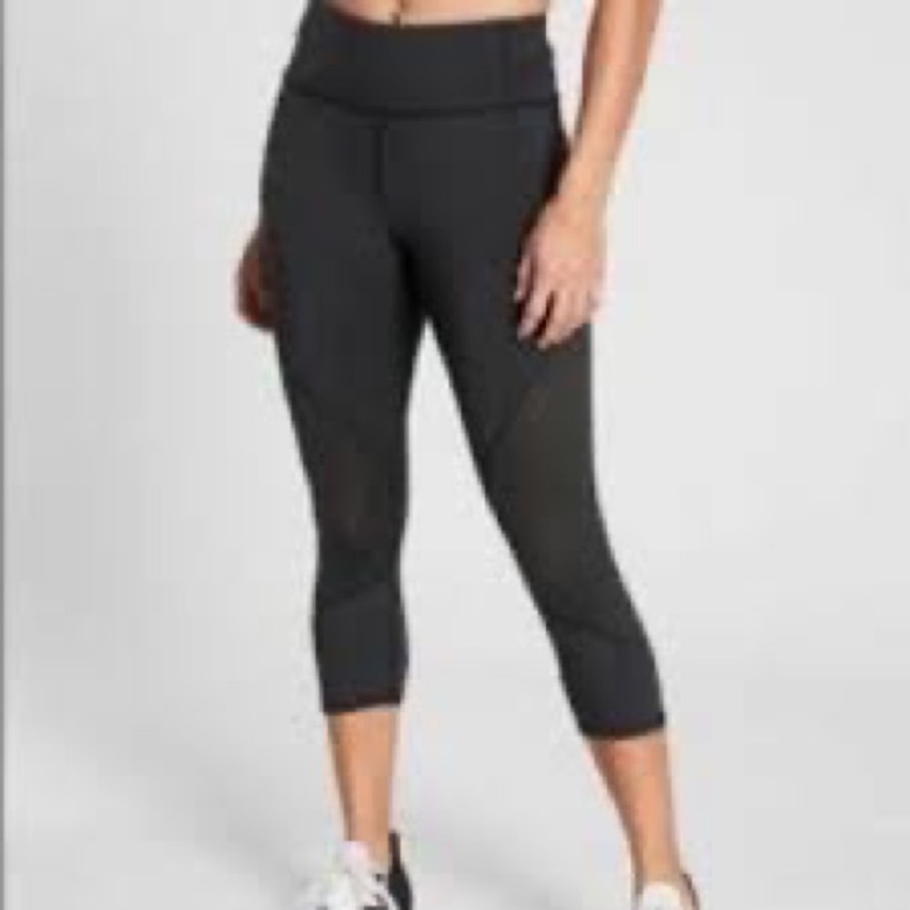 Athleta 210134 Black Mesh Contender Capri Pants